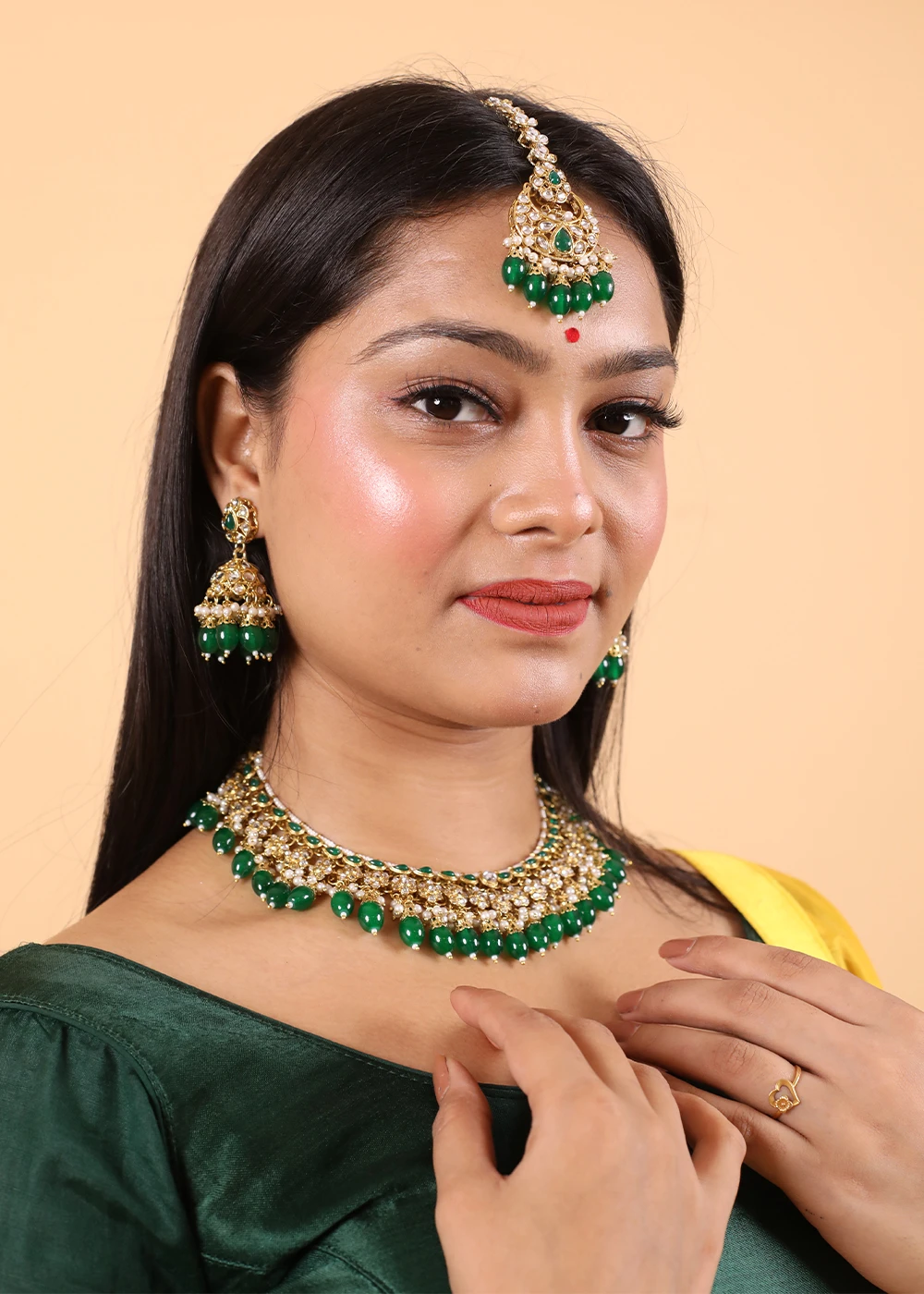 Glamaa Green Color Kundan Necklace Set