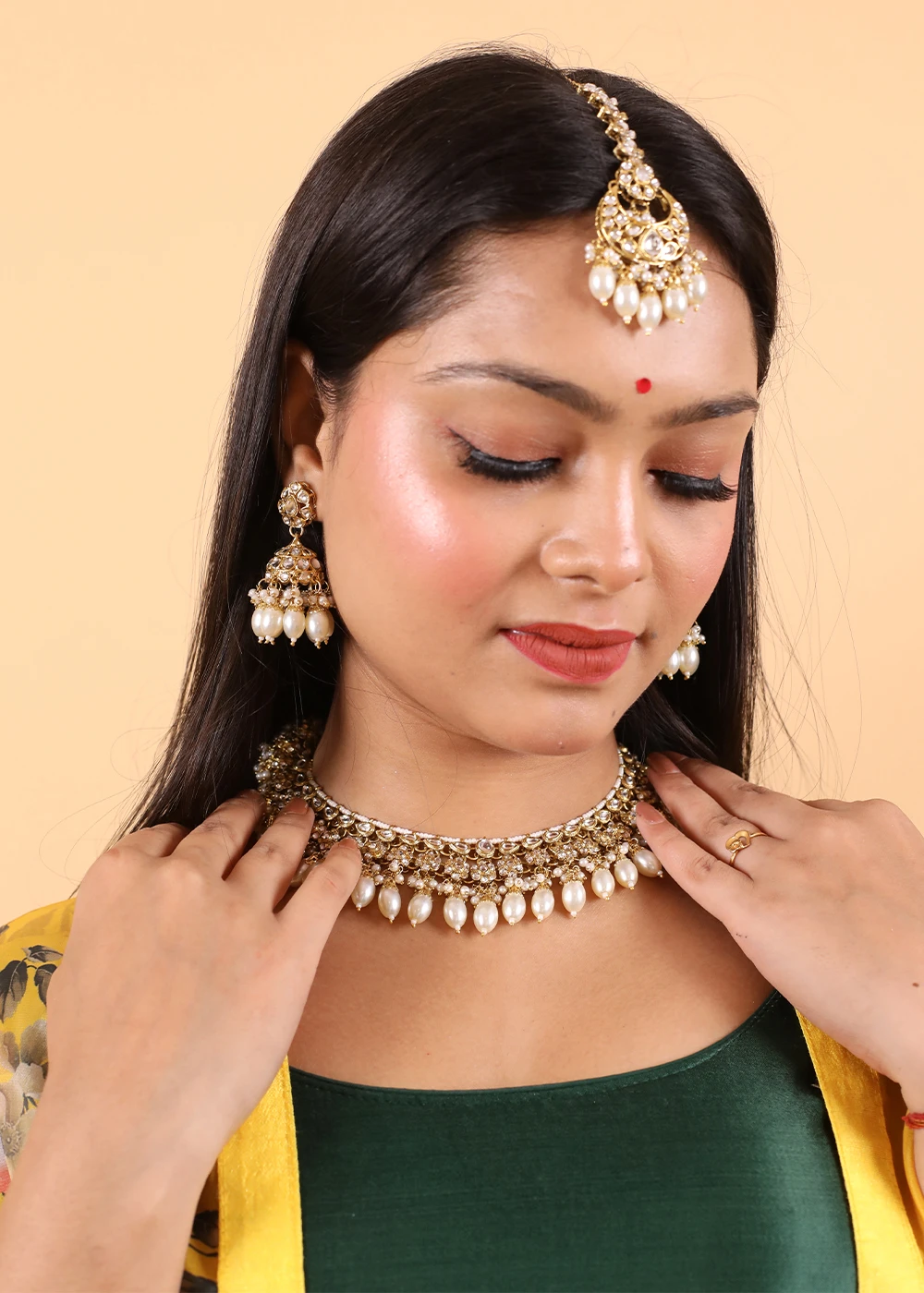 Glamaa White Color Kundan Necklace Set