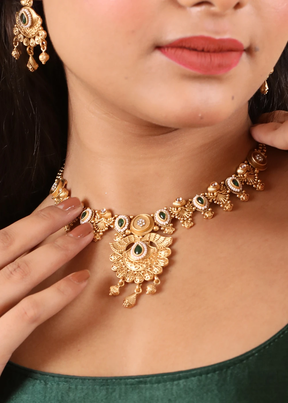 product - Glamaa Gold Plated choker Kundan Neckless Set