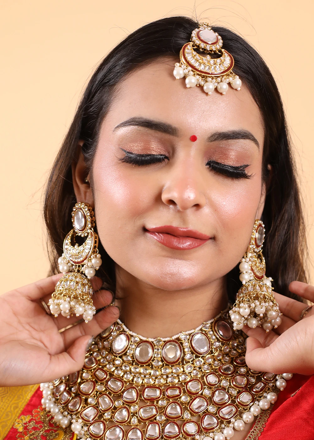 product - Glamaa White Silver Color Kundan Necklace Set